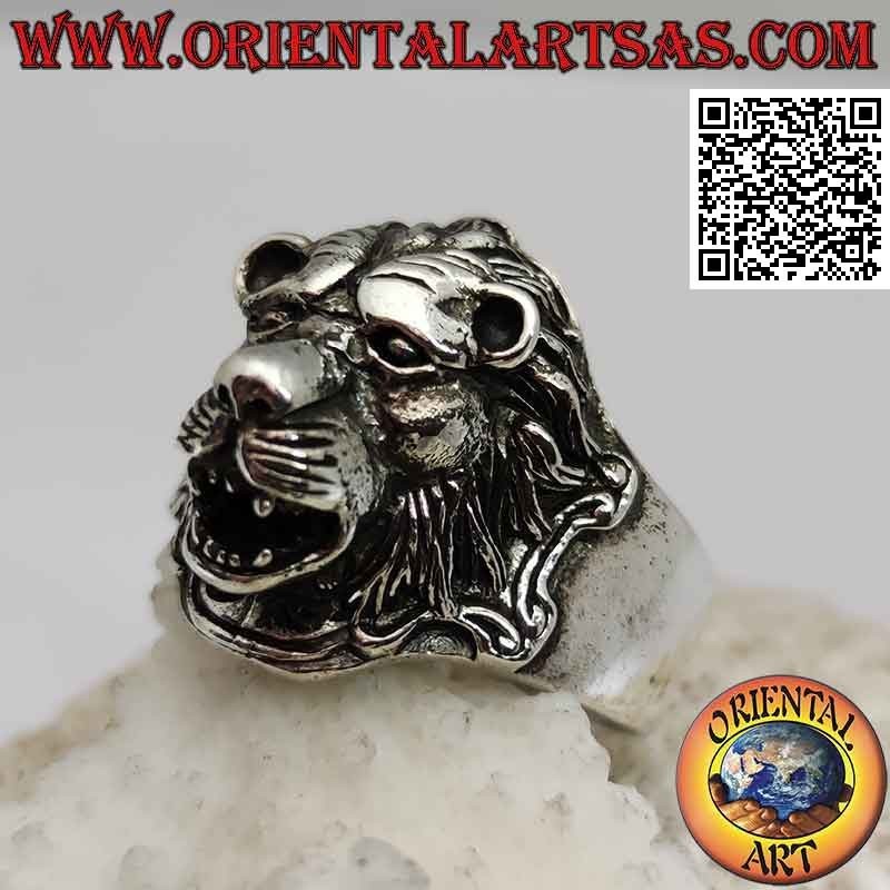 Bague en argent, bouclier avec tête de lion en haut relief fini en détail