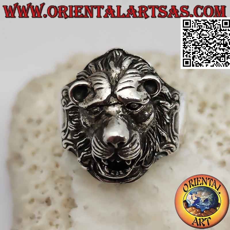 Silver ring, shield with lion's head in high relief finished in detail
