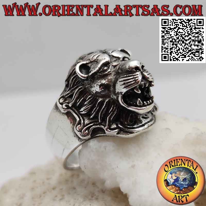 Anillo de plata, escudo con cabeza de león en alto relieve acabado en detalle