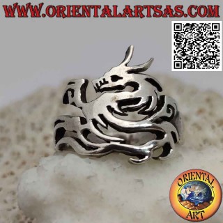 Anello in argento liscio con drago stilizzato a "S"