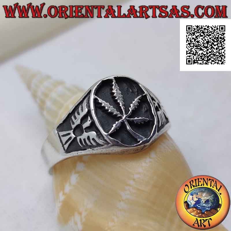 Anillo de plata con hoja de marihuana en el óvalo en bajorrelieve y águila en los laterales