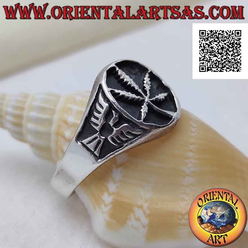 Anillo de plata con hoja de marihuana en el óvalo en bajorrelieve y águila en los laterales