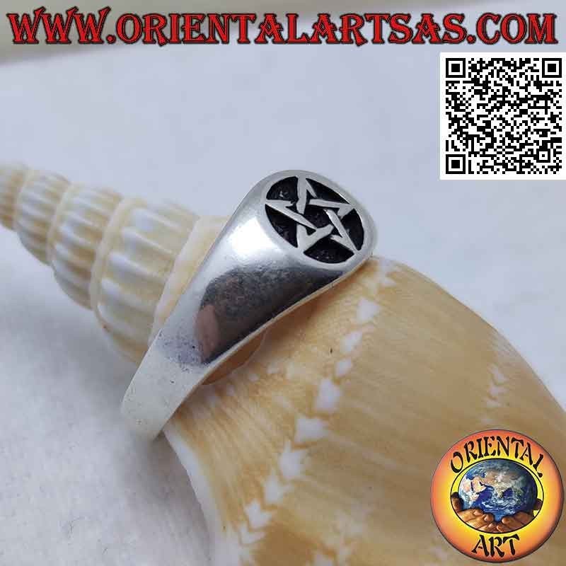 Anillo de plata lisa con pentáculo liso en el círculo en bajorrelieve (pequeño)