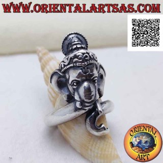 Bague en argent en forme de tête de Ganesh avec syllabe sanskrite "ॐ" Oṃ sur le front