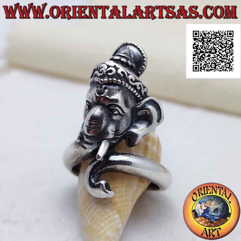 Bague en argent en forme de tête de Ganesh avec syllabe sanskrite "ॐ" Oṃ sur le front