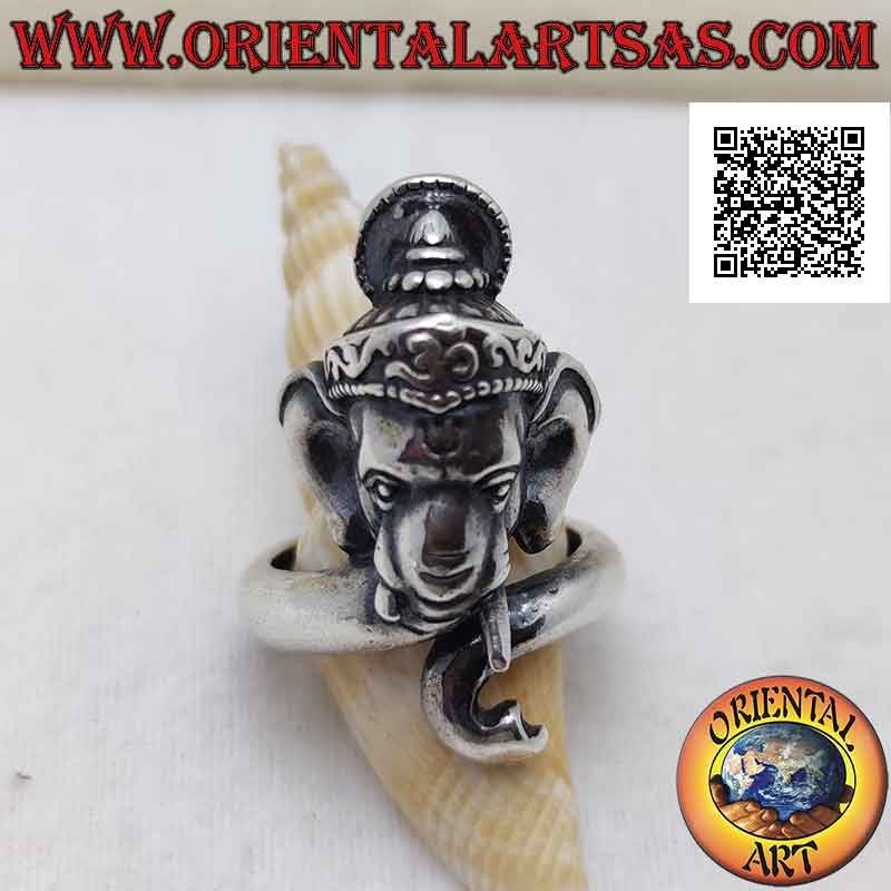 Anello in argento a forma di testa di Ganesh con sillaba sanscrita "ॐ" Oṃ sulla fronte