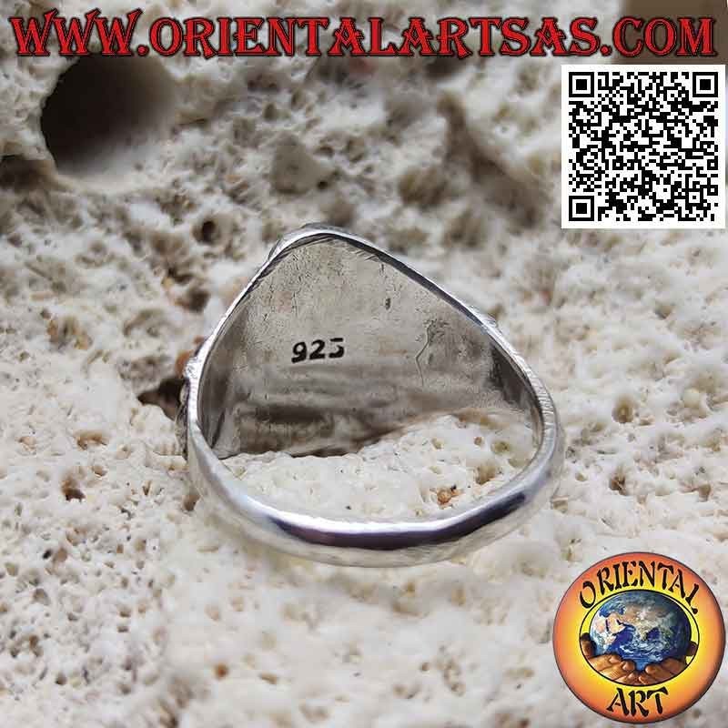 Anillo de plata con Ganesh sentado en alto relieve y corona a los lados