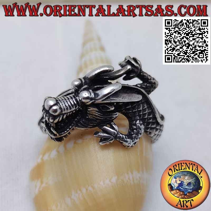 Bague en argent en forme de dragon népalais enveloppant avec un museau grondant