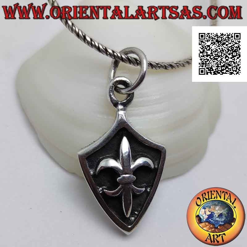 Pendentif en argent, bouclier rhomboïde avec lys en haut relief sur fond sombre