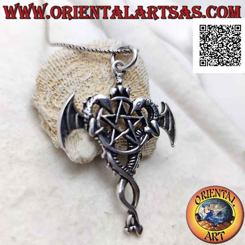 Pendentif pentacle en argent avec deux dragons ailés accrochés sur les côtés