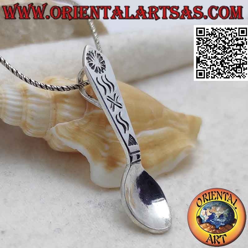 Colgante cucharilla de plata con grabados geométricos (X)