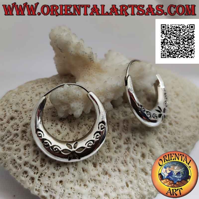 Boucles d'oreilles en argent, cercles lisses en croissant avec marguerite et spirales perforées