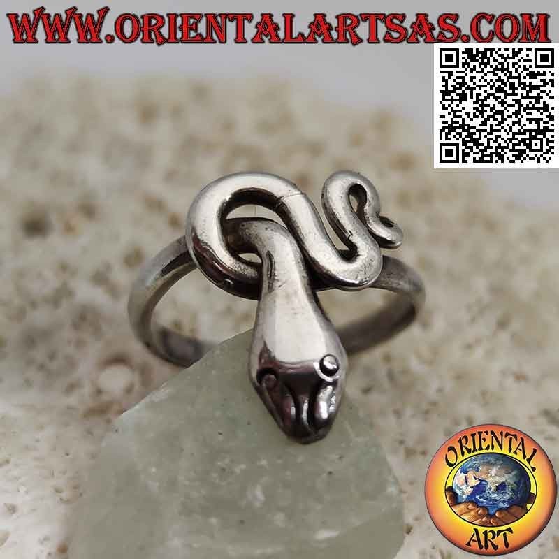 Anillo de plata lisa con forma de serpiente enroscada