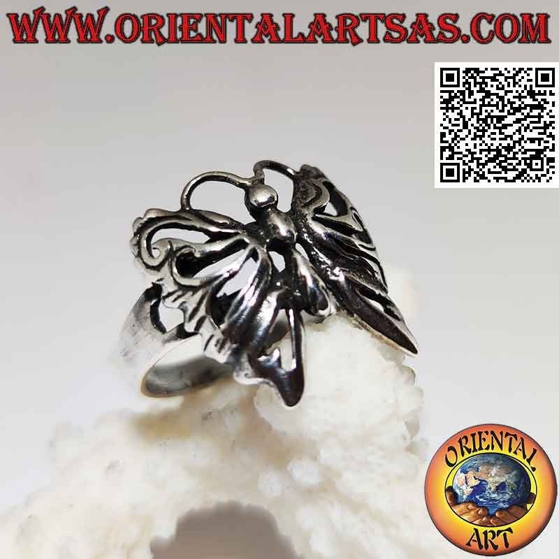 Silberring in Form eines glatten konvexen Schmetterlings mit perforierten Flügeln