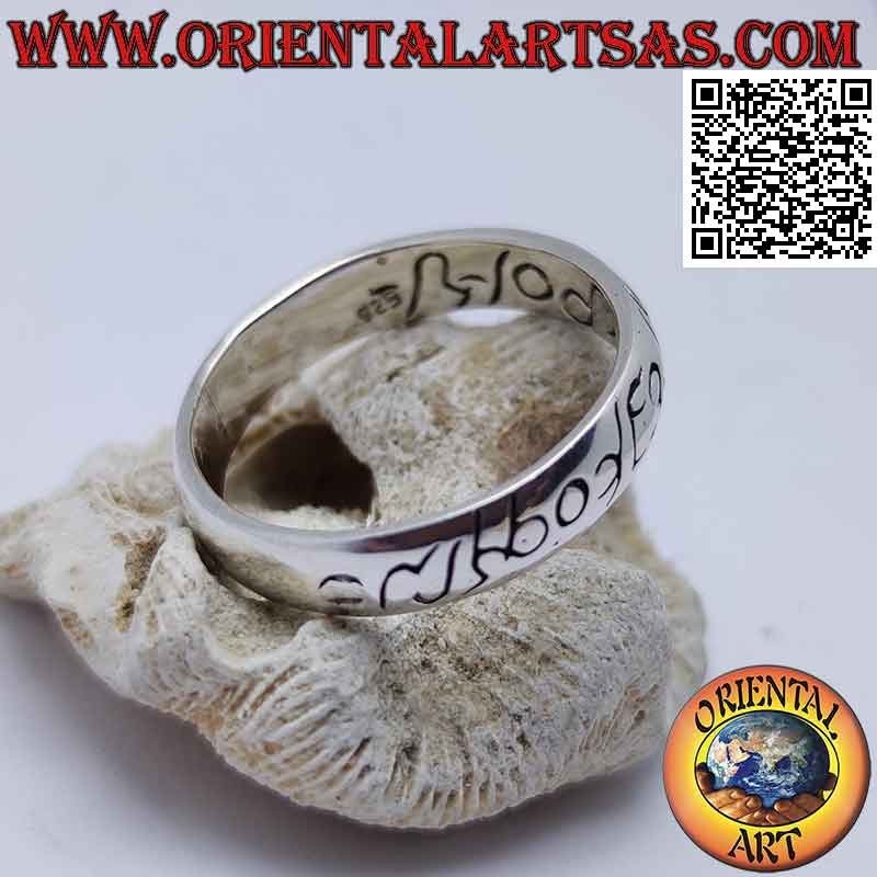 Bague en argent avec bande arrondie lisse avec écritures elfiques gravées