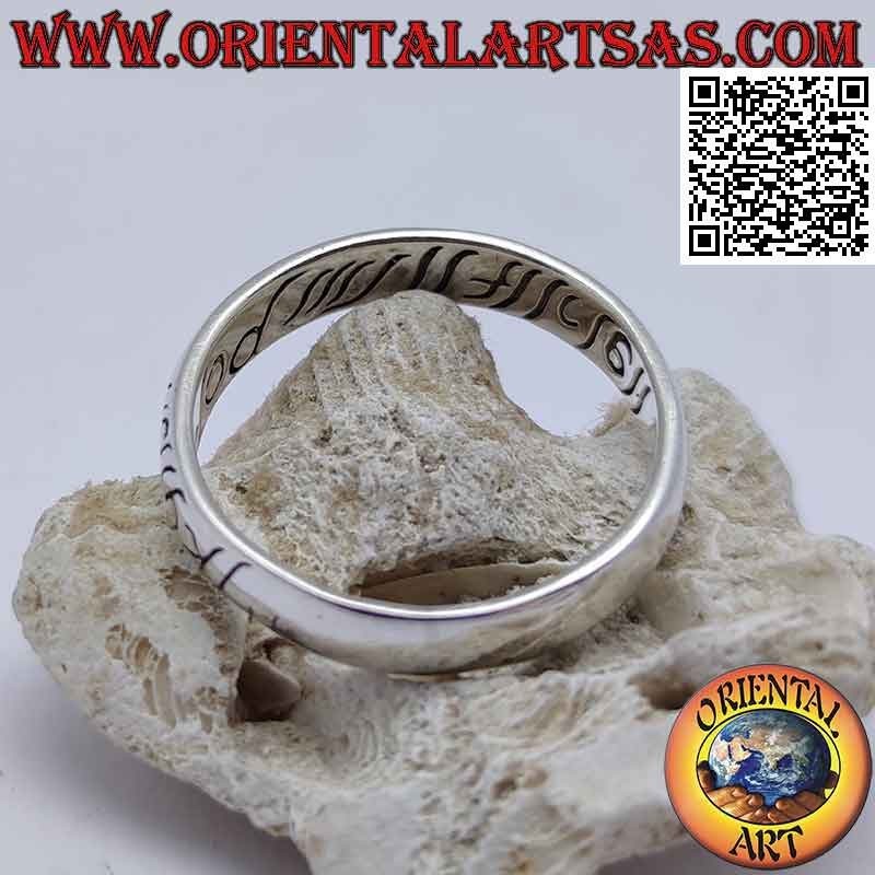 Anello in argento a fascia liscia bombata con scritte elfiche incise