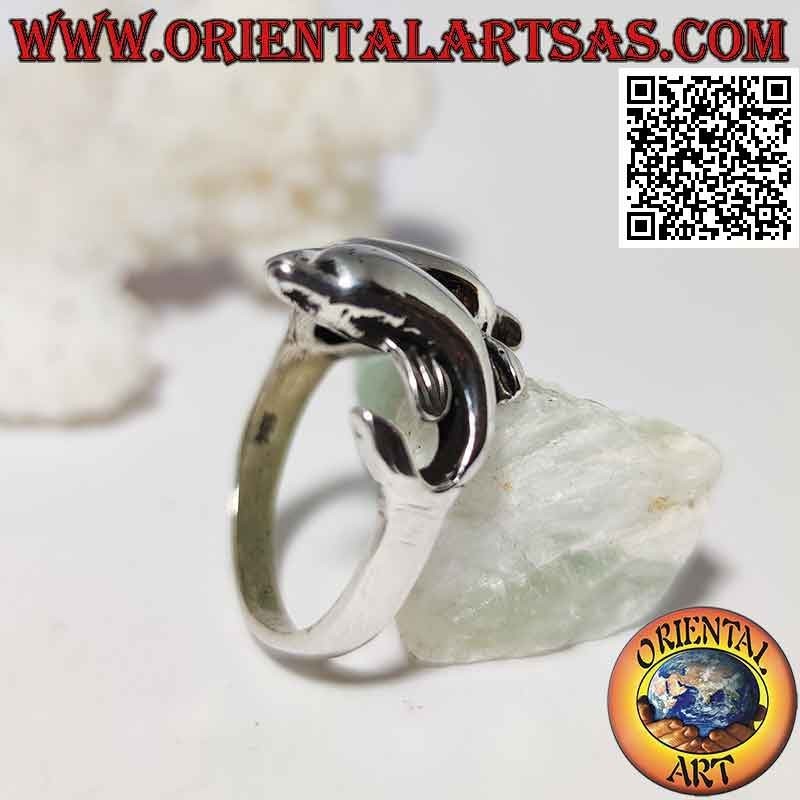 Anello in argento, coppia di delfini avvolgenti opposti (disposti in obliquo)