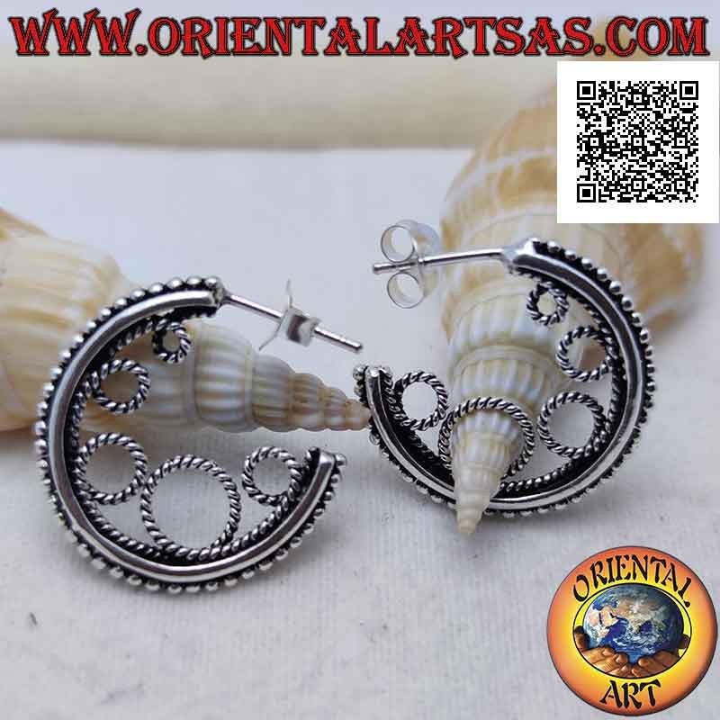 Pendientes de aro de plata con bolas y círculos interiores (cierre de mariposa)