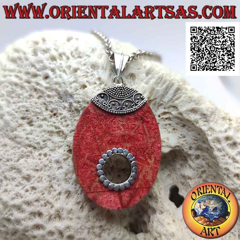 Pendentif en argent avec corail rouge (corail) ovale avec trou et décoration ethnique
