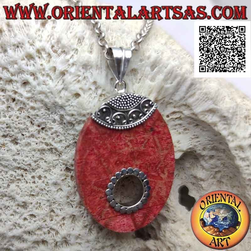 Pendentif en argent avec corail rouge (corail) ovale avec trou et décoration ethnique