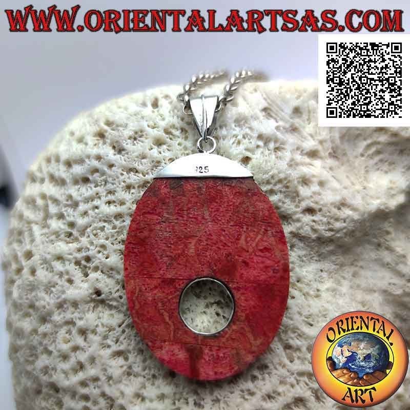 Colgante de plata con coral rojo (coral) ovalado con agujero y decoración étnica