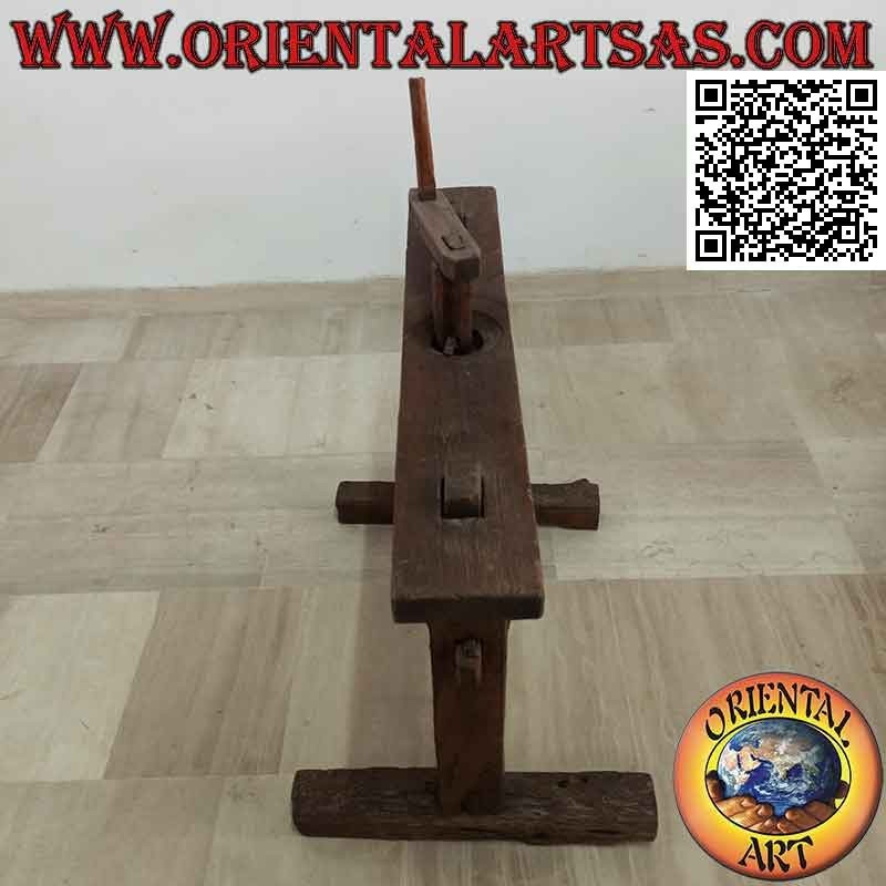 Antica macina indonesiana per granturco in legno massello antico