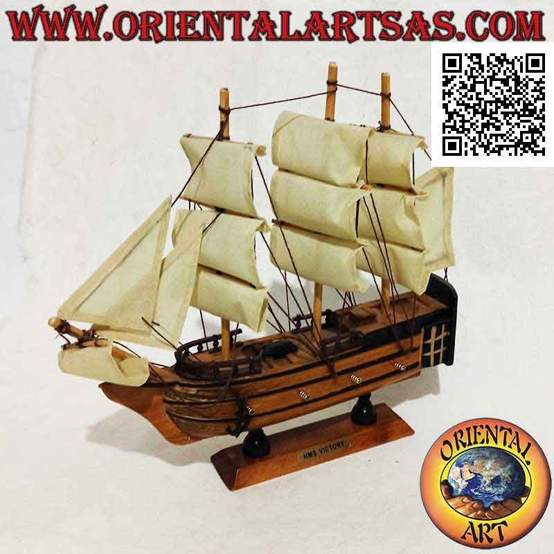 Modell des hölzernen Segelschiffs "HMS Victory"