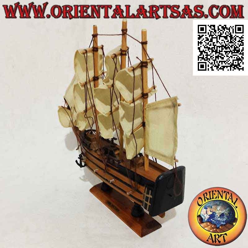 Modell des hölzernen Segelschiffs "HMS Victory"