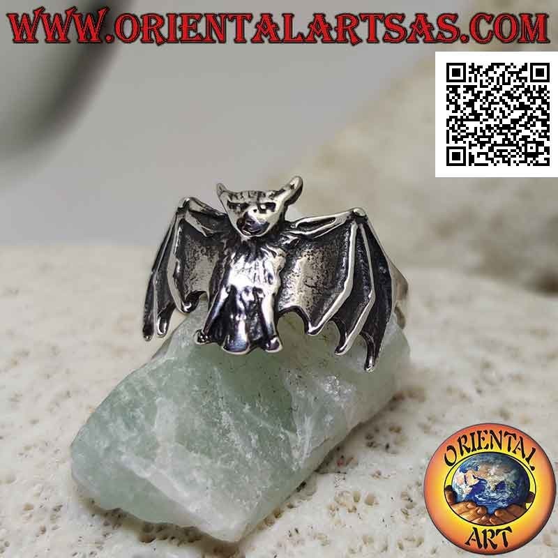 Bague en argent, la chauve-souris aux ailes ouvertes