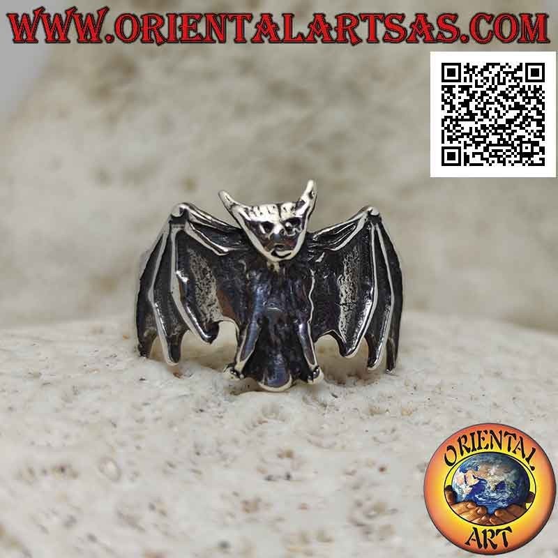 Bague en argent, la chauve-souris aux ailes ouvertes