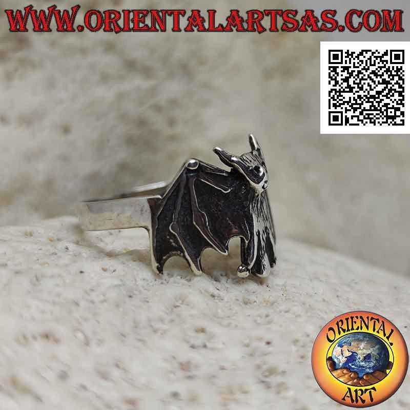 Bague en argent, la chauve-souris aux ailes ouvertes