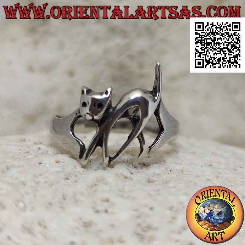 Anillo plateado liso con forma de gato andante