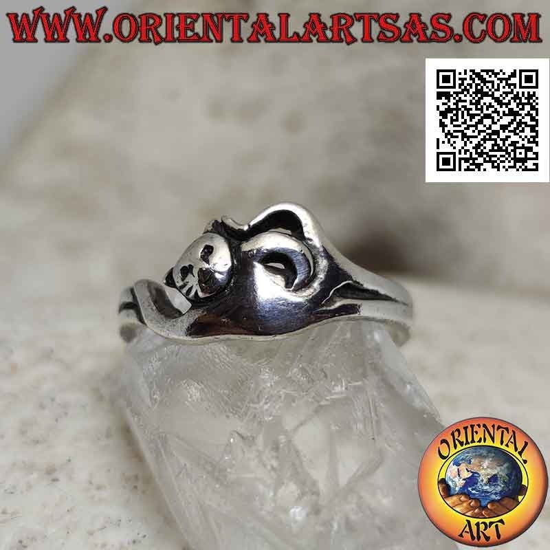 Smooth silver ring in the shape of a stretched cat