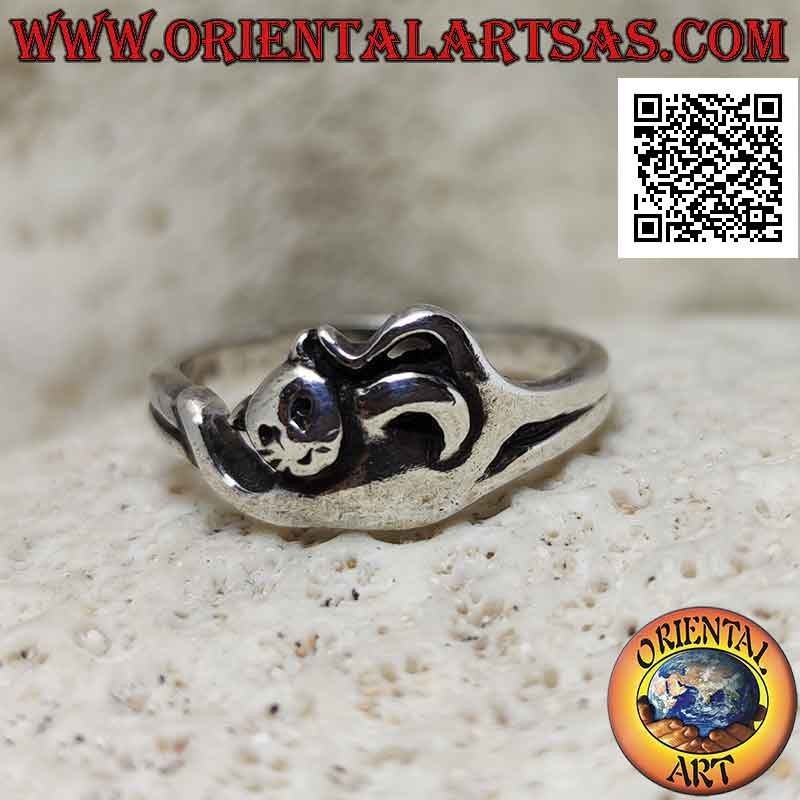 Smooth silver ring in the shape of a stretched cat