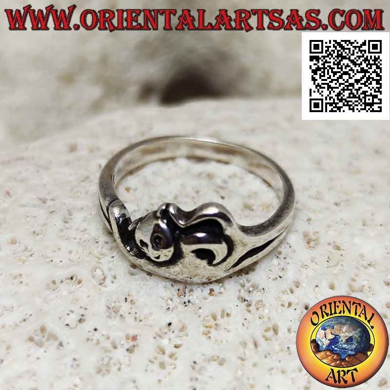 Smooth silver ring in the shape of a stretched cat