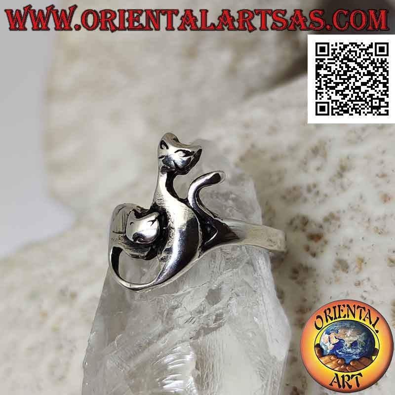 Anello in argento liscio, coppia di gatti in gioco