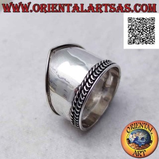 Anello in argento a fascia larga con una punta e intreccio su un lato, Bali