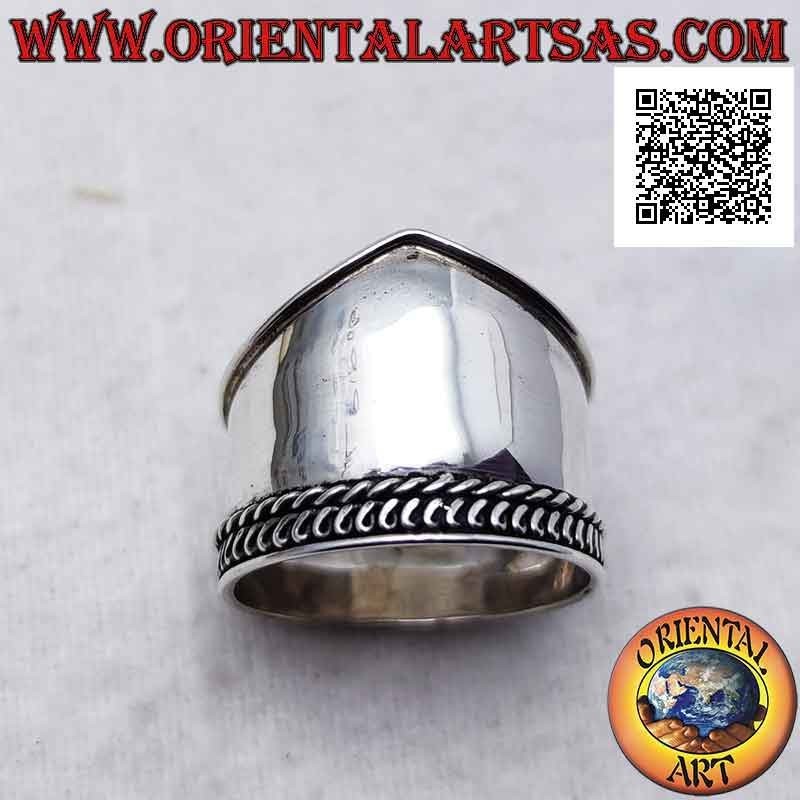 Anillo de plata de banda ancha con punta y entrelazado en un lado, Bali
