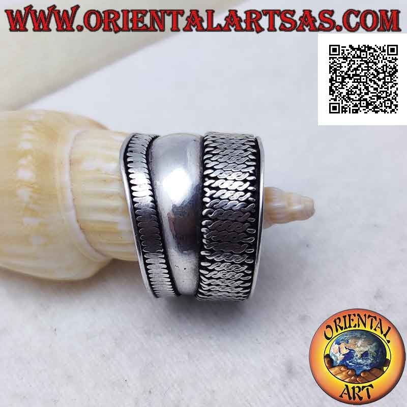 Anillo de plata de banda ancha con un punto y entrelazado vertical en un lado, Bali