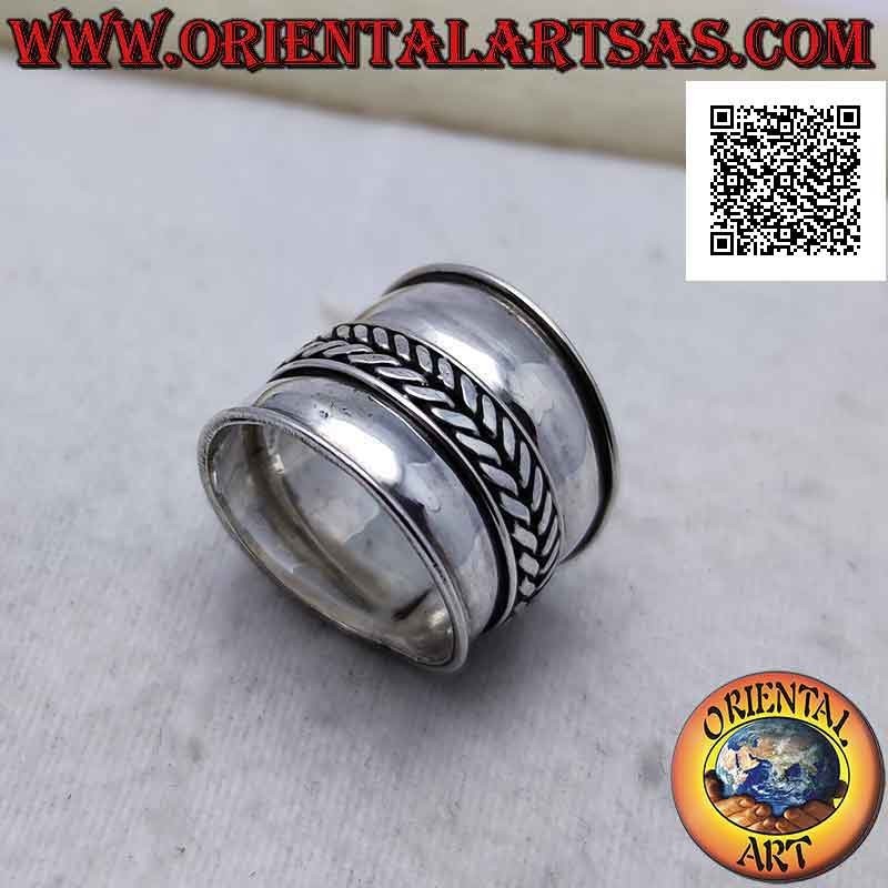 Anillo de plata de banda ancha con líneas oblicuas centrales opuestas, Bali