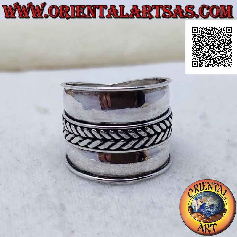 Anillo de plata de banda ancha con líneas oblicuas centrales opuestas, Bali