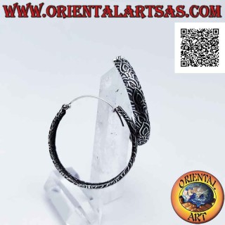 Boucles d'oreilles en argent avec grand cercle convexe à décor floral oxydé 40 mm