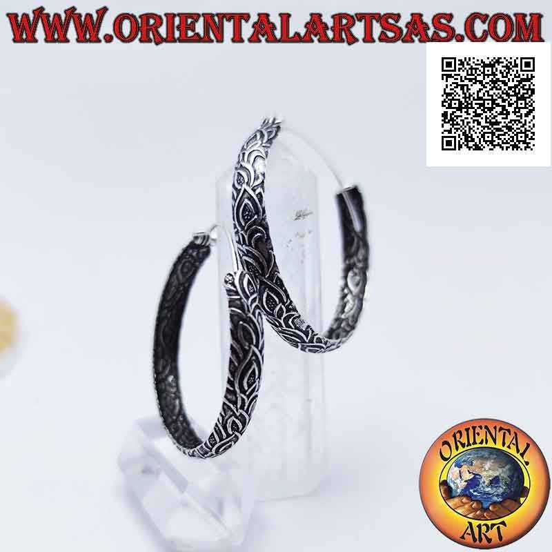 Boucles d'oreilles en argent avec grand cercle convexe à décor floral oxydé 40 mm