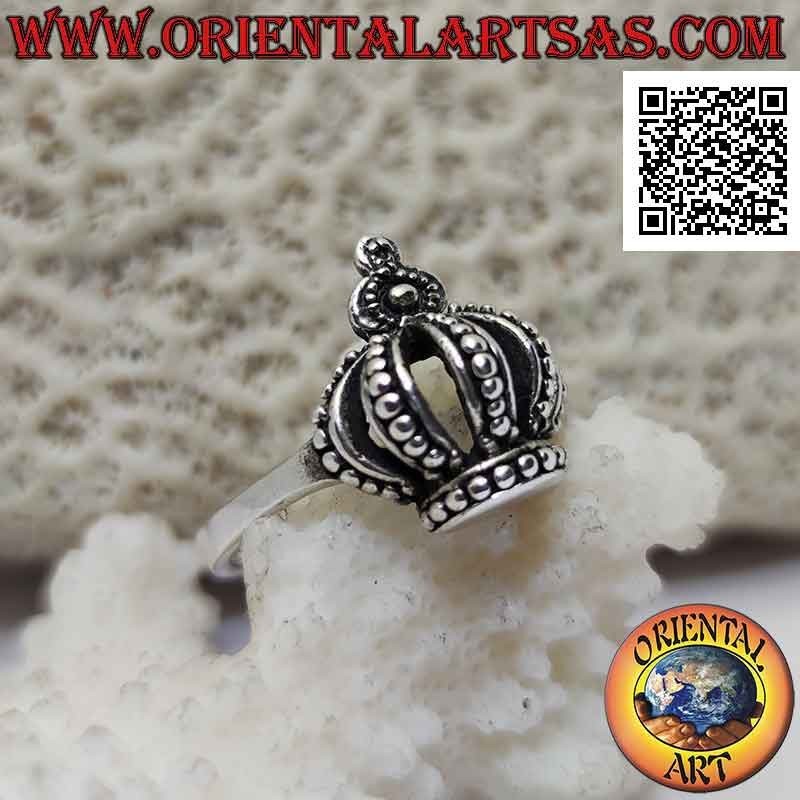 Silver ring with rounded royal half crown
