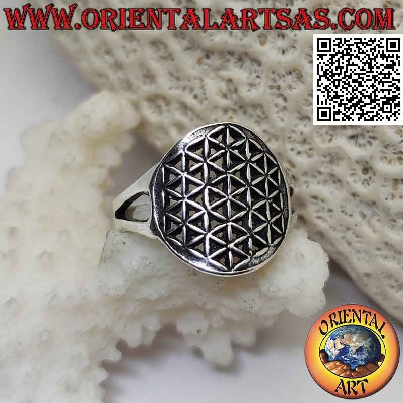 Bague en argent lisse avec fleur de vie ajourée attachée à deux