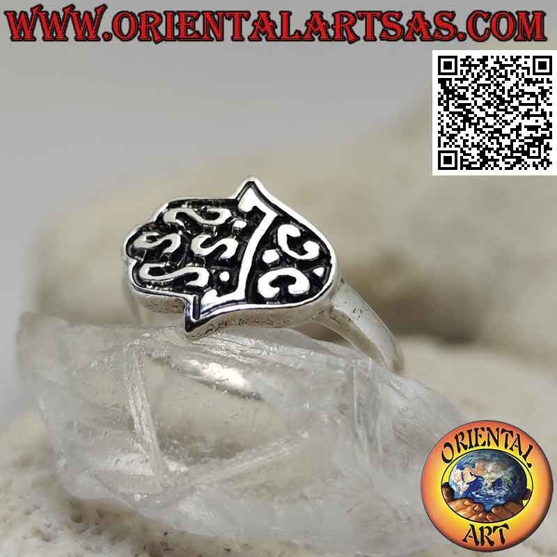 Bague en argent avec main horizontale de Fatima décorée en bas-relief