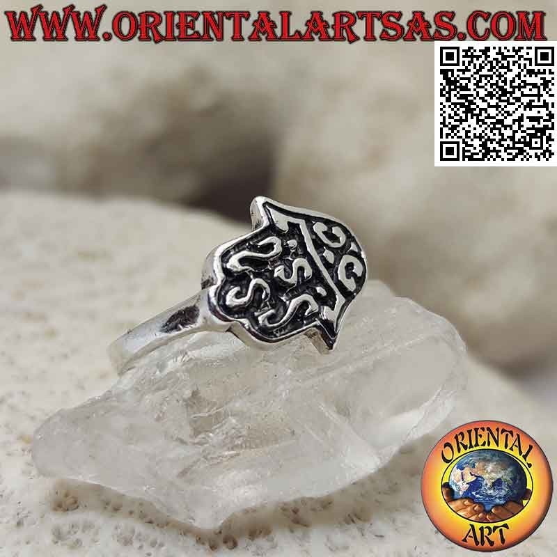 Bague en argent avec main horizontale de Fatima décorée en bas-relief