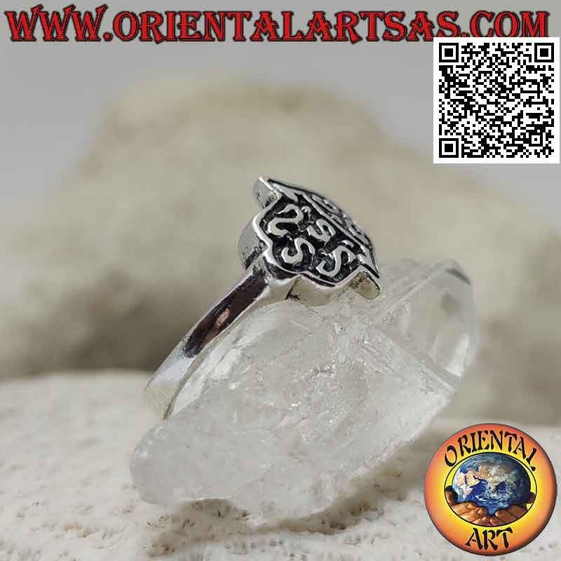 Anillo de plata con mano horizontal de Fátima decorada en bajorrelieve