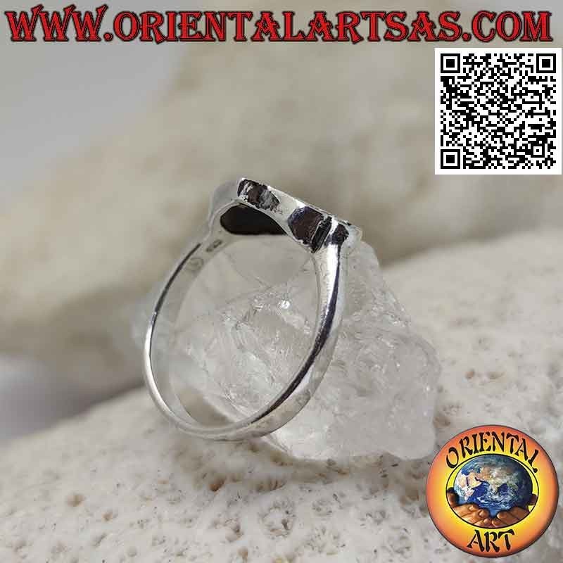 Silver ring with horizontal hand of Fatima decorated in bas-relief