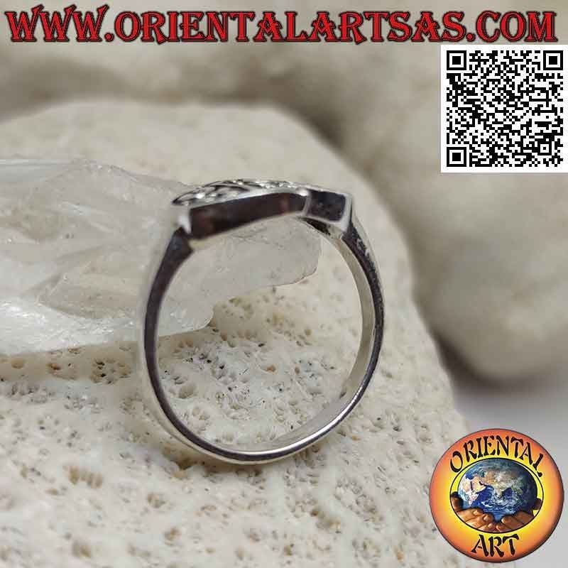 Anillo de plata con mano horizontal de Fátima decorada en bajorrelieve